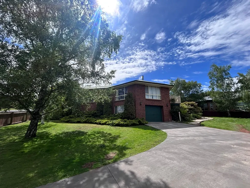 Deloraine 4房  Spacious Family Living