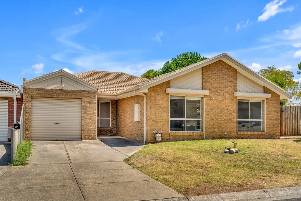 Renovated in the Heart Of Roxburgh Park
