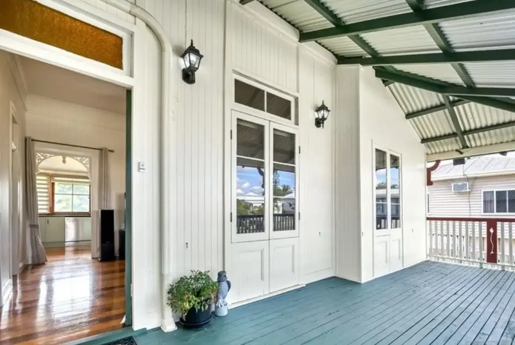 Park Avenue 3 Bedroom Cozy Cottage on HUGE Block!