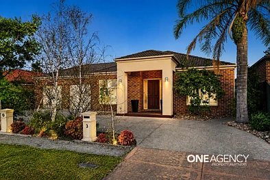 Point Cook 4chambre Spacious Family Living with Multiple Entertaining Zones In a Court Location on 630m2!