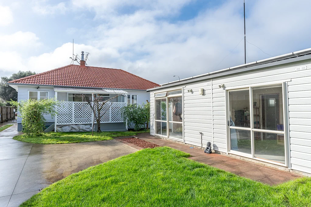 Hamilton East 2 Bedroom House & studio in Paddock
