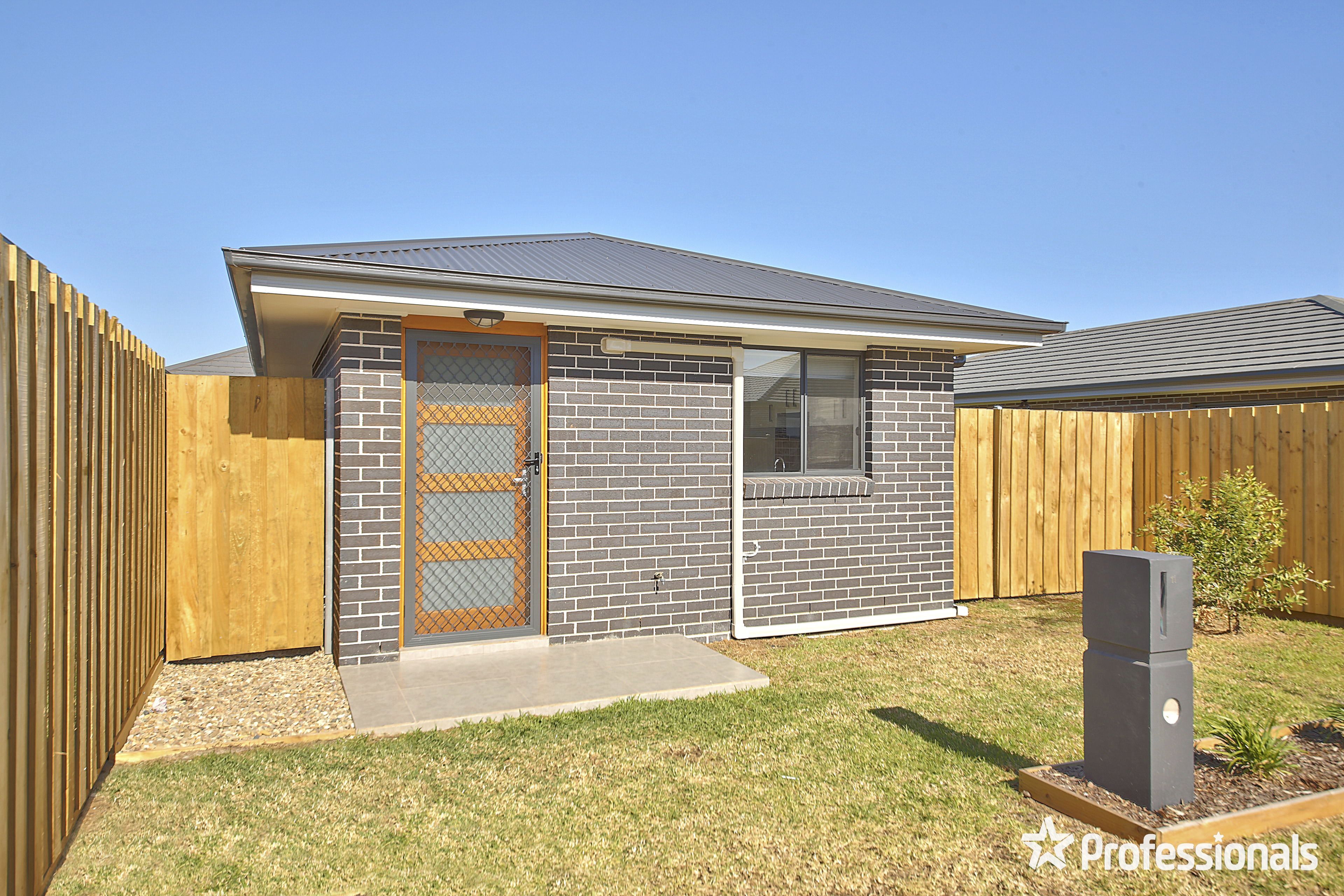 11 ORLANDO ST, ORAN PARK NSW 2570, 0 Kuwarto, 0 Banyo, Flat