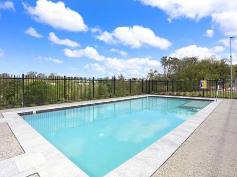 Managed estate End unit - STILL AVAILABLE