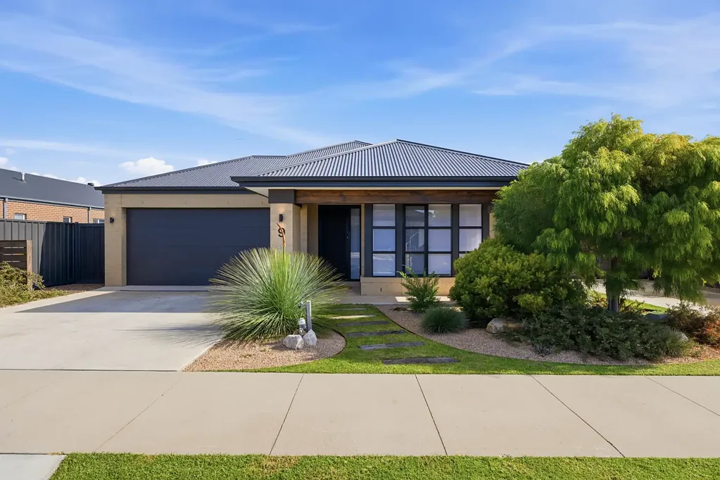 Sale 4 Bedroom Modern Family Living