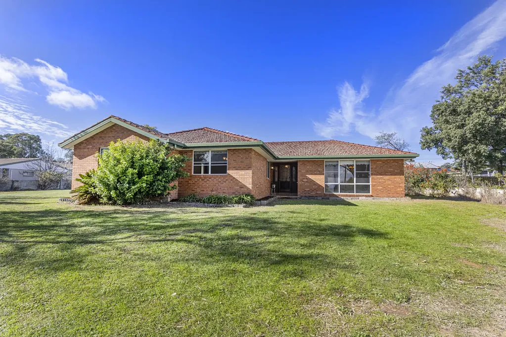 Cowra 5બેડરૂમ Space, Comfort & Room to Grow - Family Living at Its Best