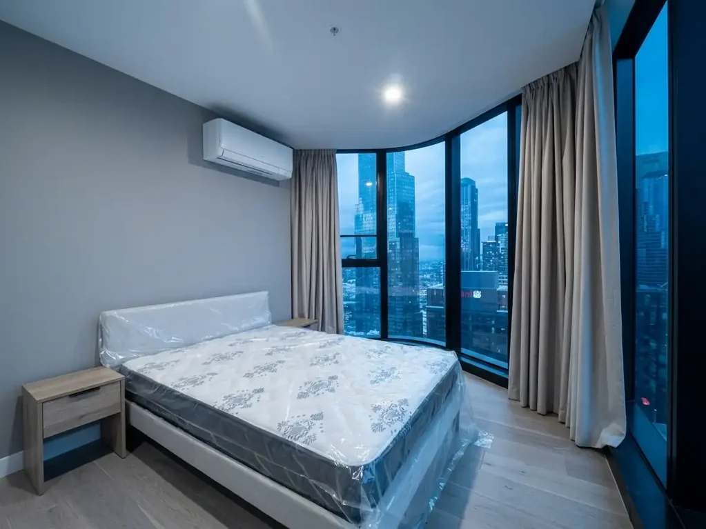 AMAZING VIEWS IN ONE OF MELBOURNE'S LUXURIOUS BUILDINGS - FULLY FURNISHED