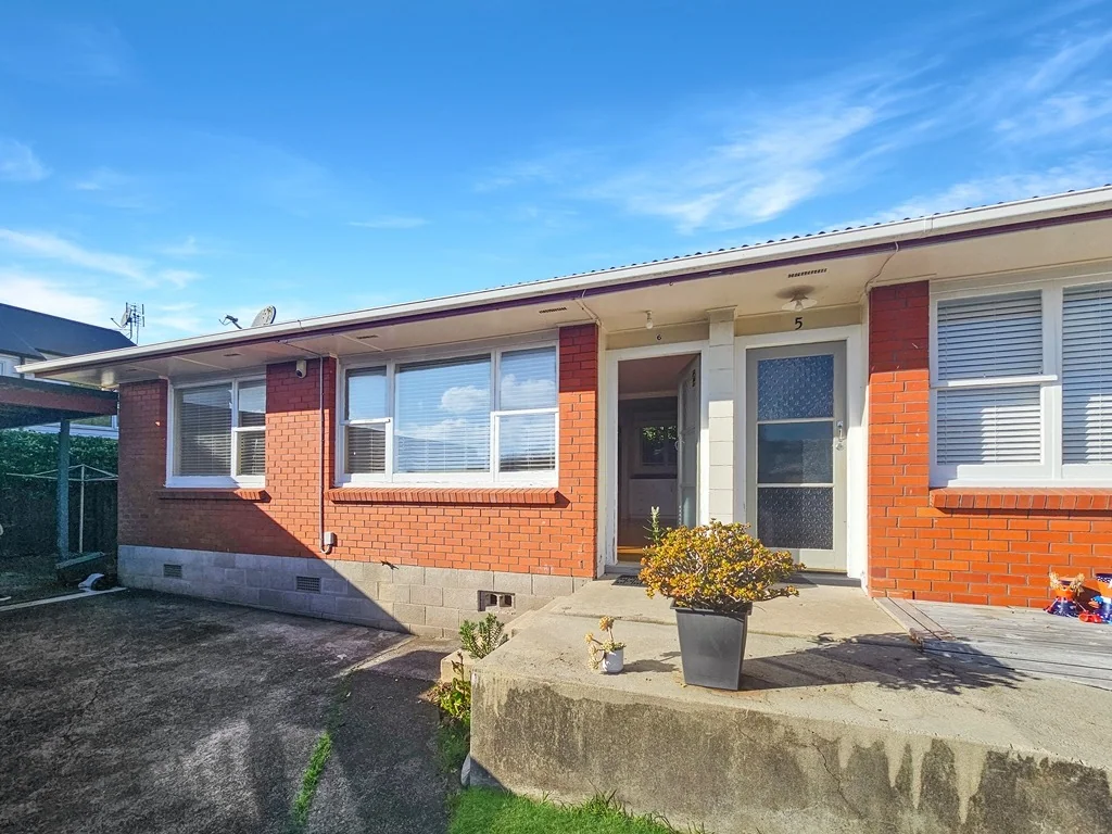 ONE TREE HILL - 2 bedroom unit WATER INCLUDED