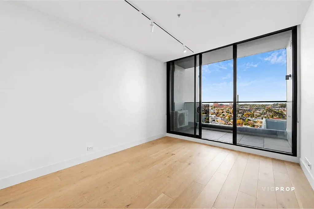 RICHMONDS FINEST- 1 BEDROOM PLUS STUDY APARTMENT!