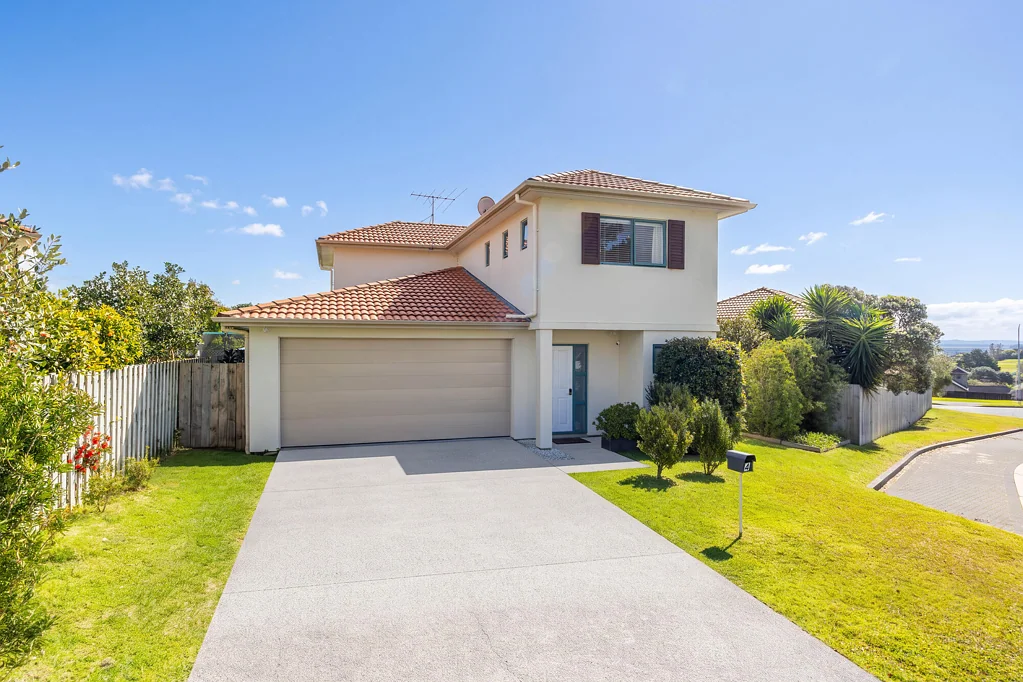 Gulf Harbour 4房  Stylishly Renovated And Ready To Go!