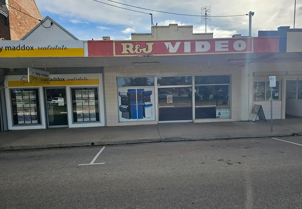 Merredin  68 BARRACK ST MERREDIN
Studio Shop Offices      OFFERS OVER $230,000.00