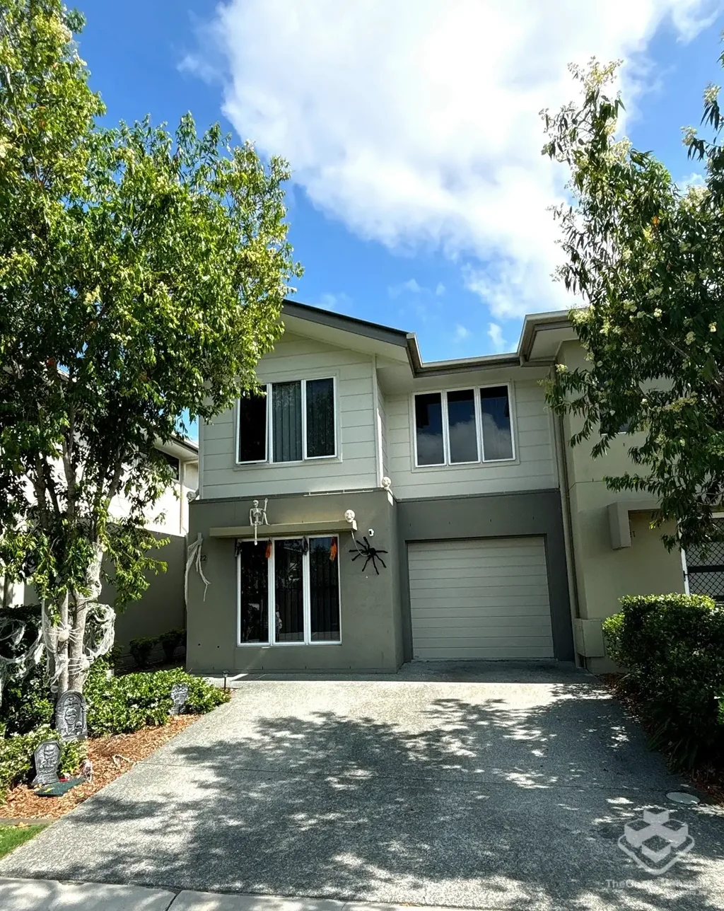 4 BEDROOM TOWNHOUSES FOR RENT