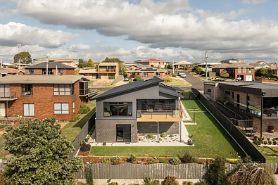East Devonport 3कमरा ELEVATED LIVING, UNINTERRUPTED VIEWS