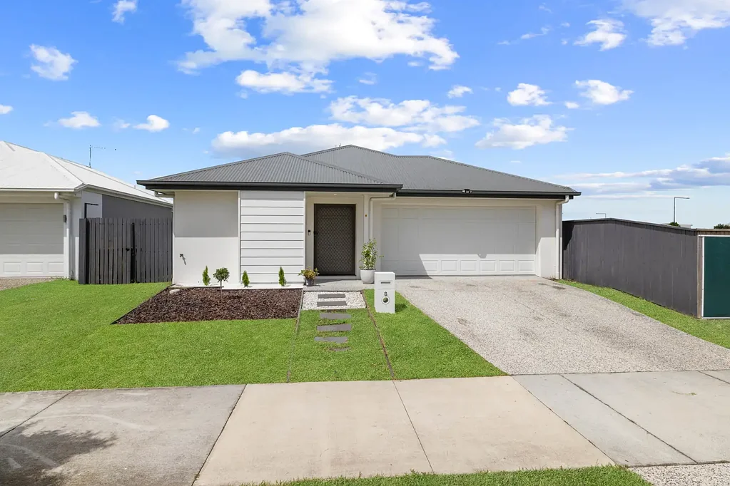 8 College Drive, Palmview, QLD 4553