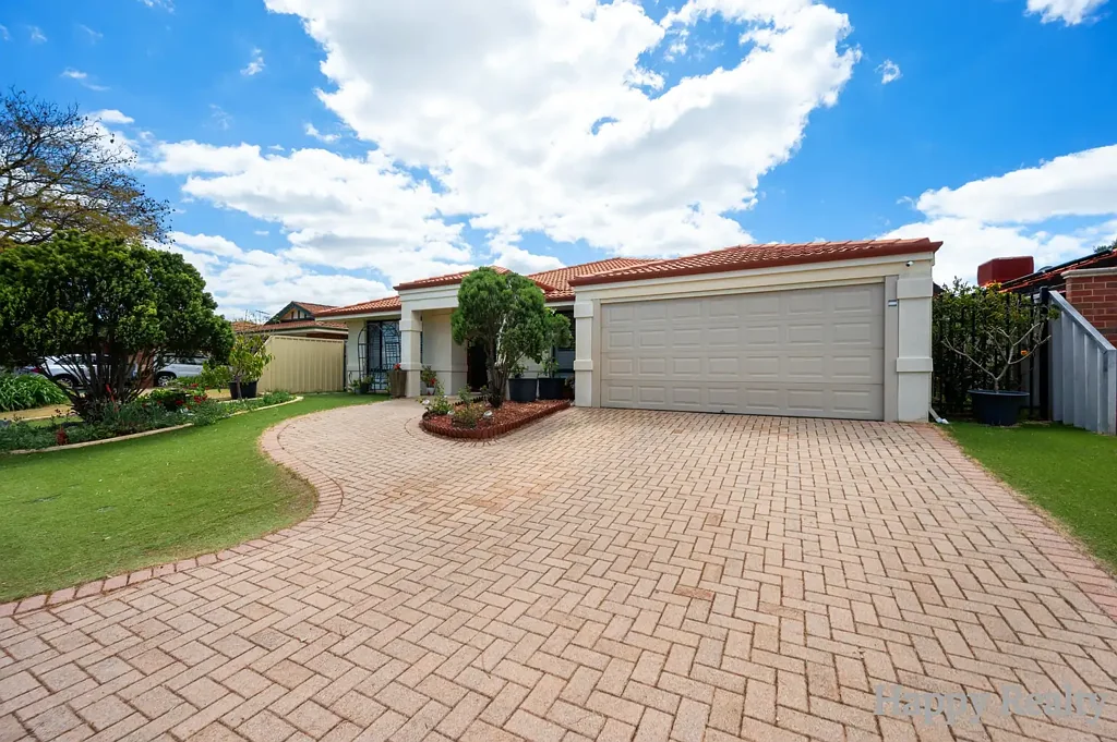 Canning Vale 4房  Quiet, Convenient, Completely Renovated-Just Unpack