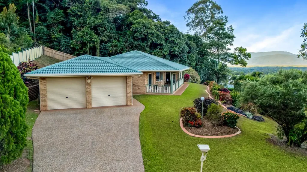 Bentley Park 4 Bedroom Elevated family home with terrific valley views