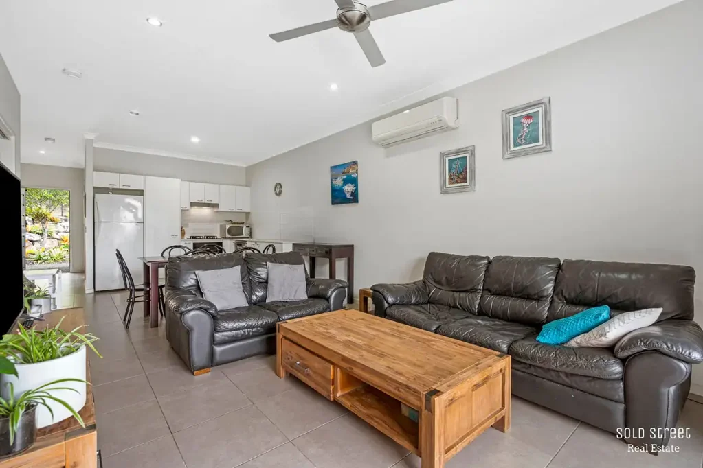 Maudsland 3 Bedroom Modern Townhouse in Peaceful & Private Cul-De-Sac Presents Exceptional Value