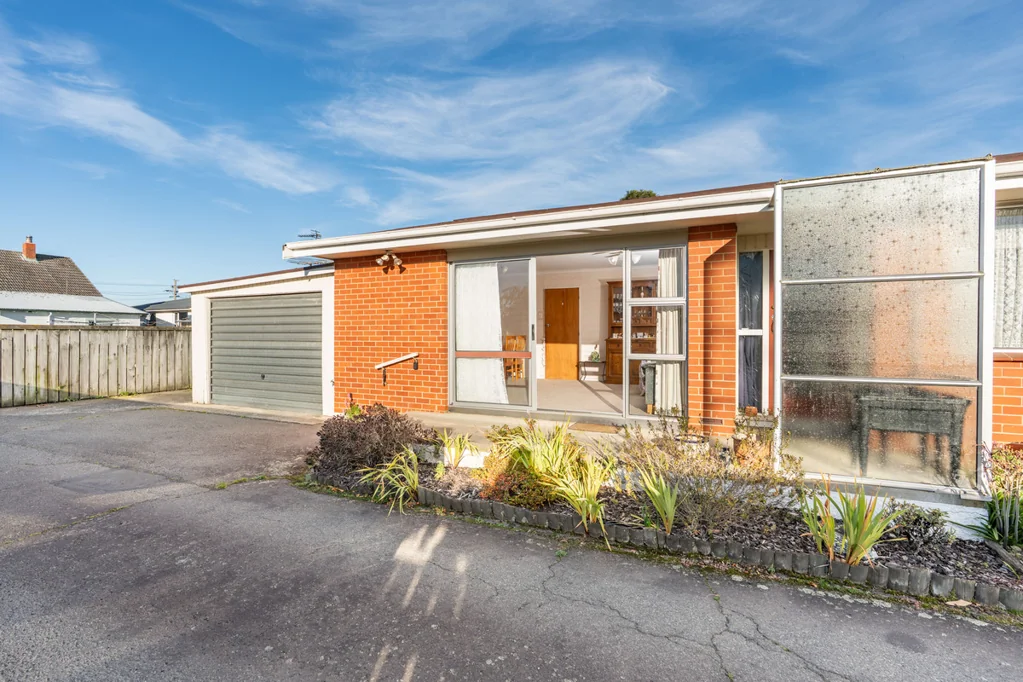 Mosgiel 2Moenga Sunny, Spacious Living & A Garage!