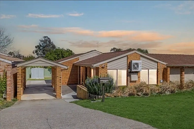 Palmerston 3chambre Freestanding three bedroom home with grassed backyard
