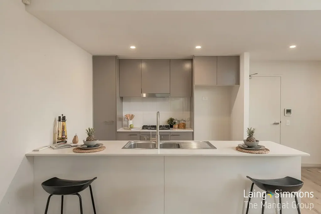Baulkham Hills 1Kwarto Walk to Grove Square | One Bedroom + Media | Expansive Balcony