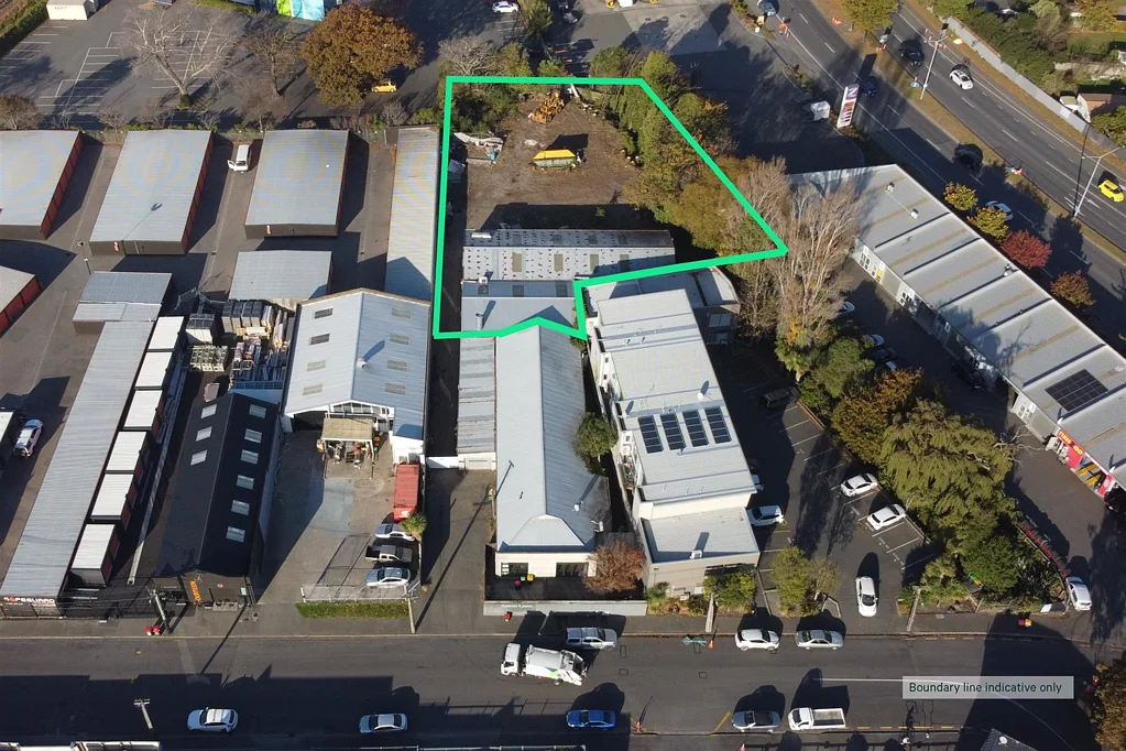 Waltham Warehouse with large yard close to CBD