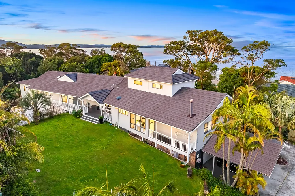 Salamander Bay 7房  Experience Coastal Grandeur at "Kookaburra Lodge"