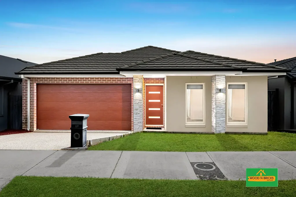 Clyde 4房  Stylish Family Living in a Premium Location - next to Casey field.