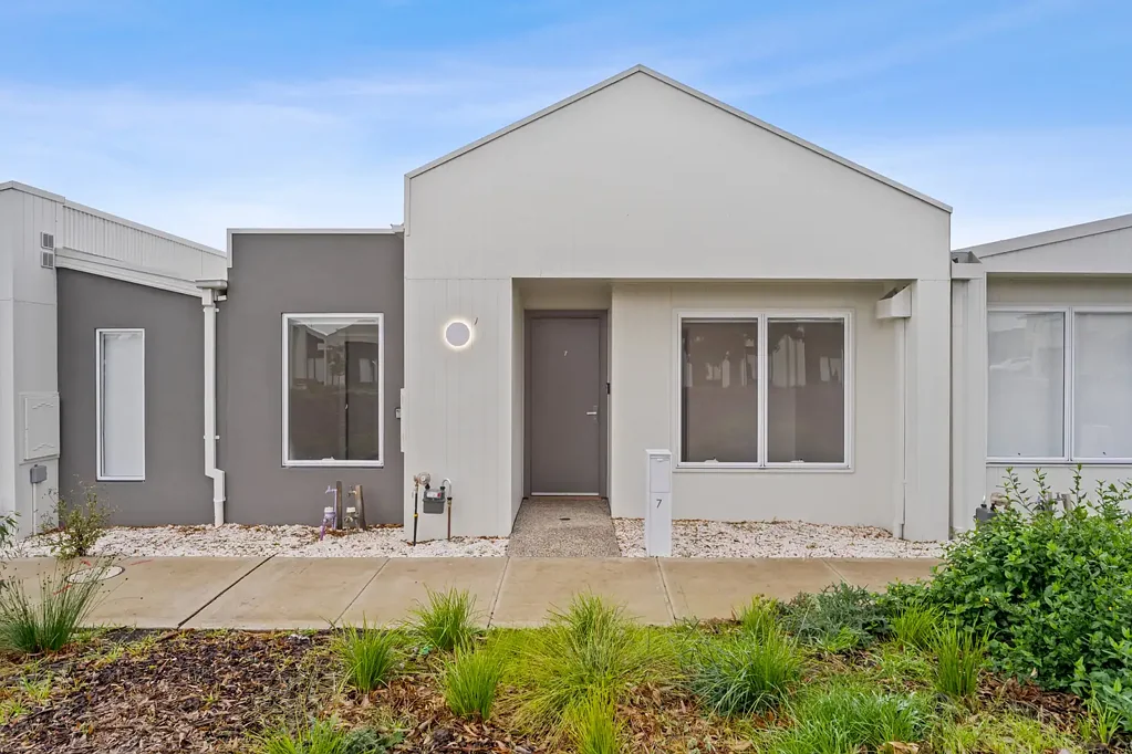 Modern Family Living in the Heart of Mickleham!