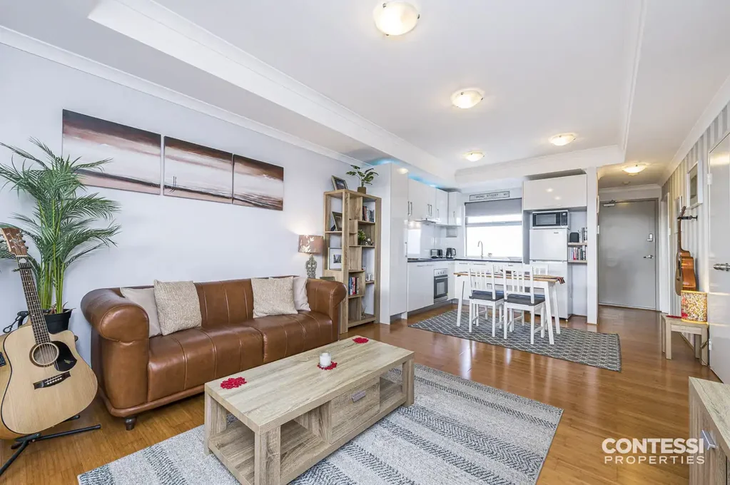 Hamilton Hill 2房  Sun-Filled Living, Coastal Convenience