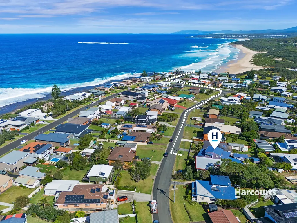 Ulladulla 4 Bedroom Coastal Living with Space for the Whole Family