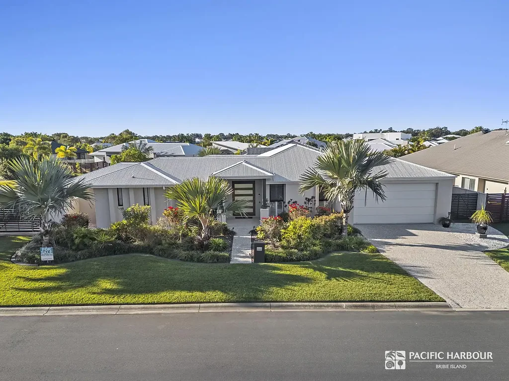Banksia Beach 4 Bedroom Immaculate Family Home - The Ultimate Entertainer's Paradise!