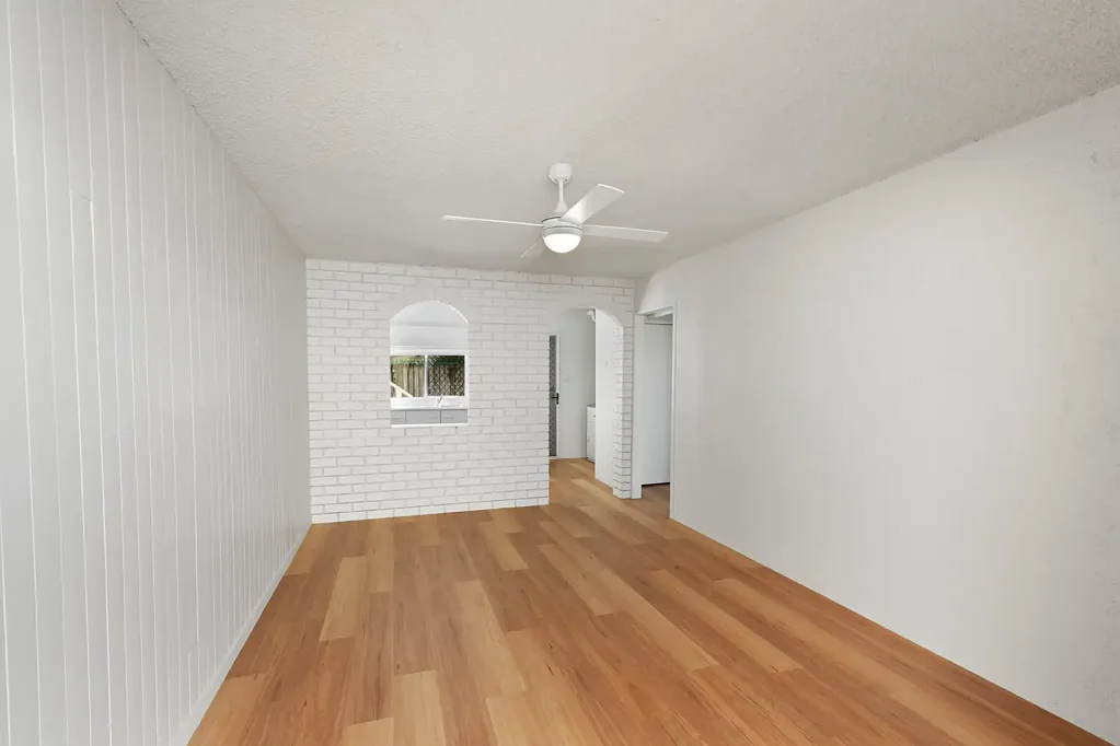 Perfectly positioned, walking distance from the beach!