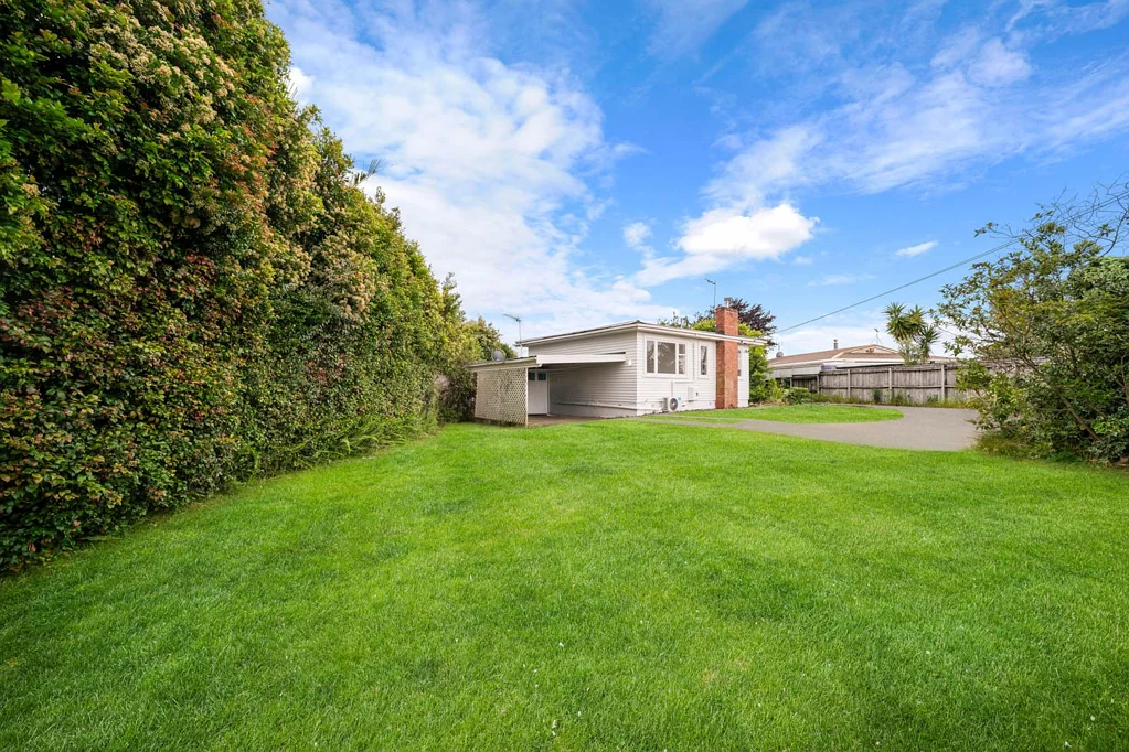 Browns Bay 3房 必售！近期翻新平房，Rangi学区内，可拎包入住，首次置业者/投资者首选！ Rangi Zone & Must be Sold