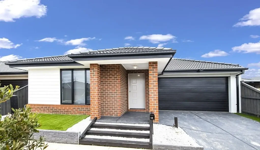 Beautiful 4-Bedroom Family Home in Deanside Village Estate!