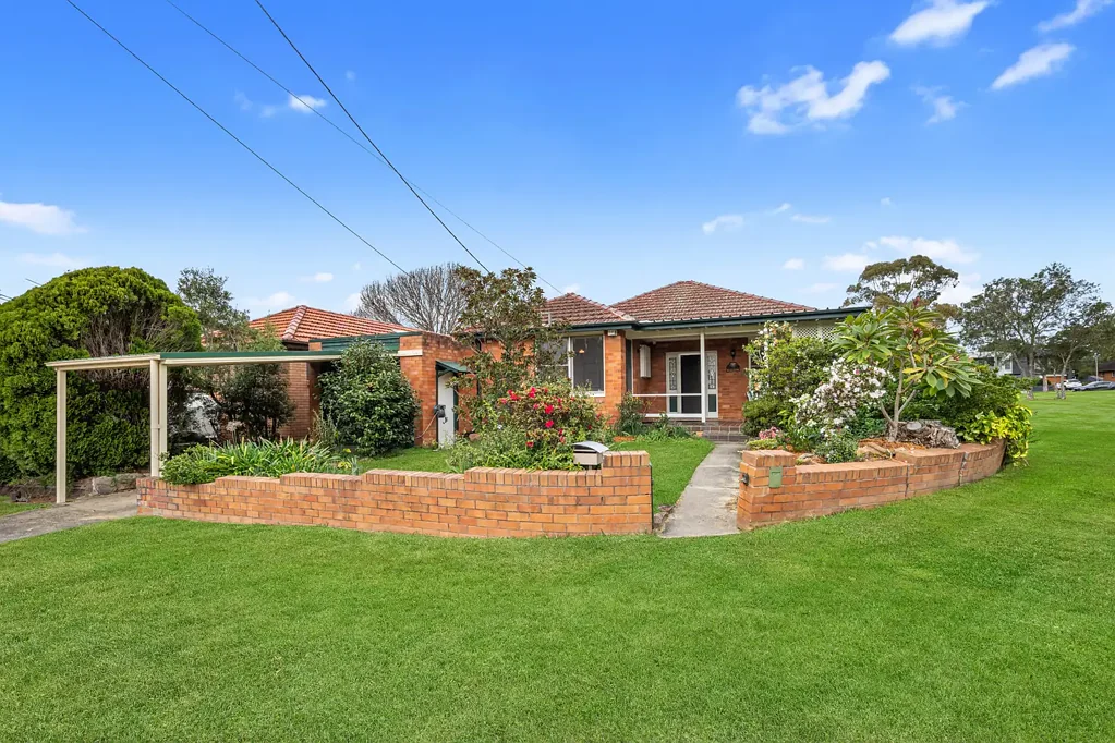 Peakhurst Heights 3غرفة نوم Single-level Brick Home in Desired Location