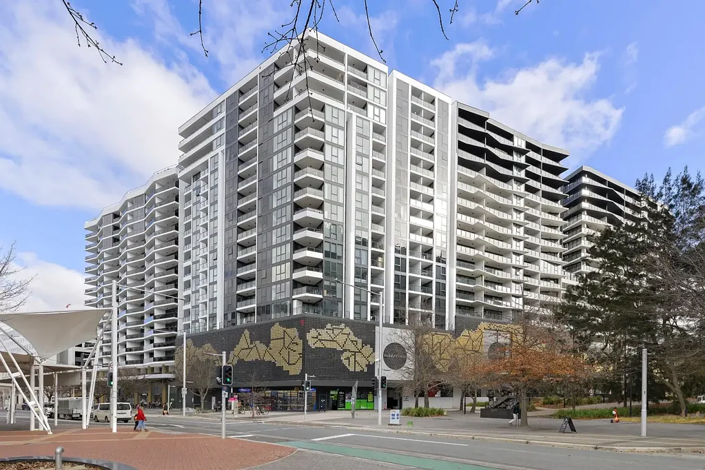 City 1 Bedroom Top-Floor Living in the Heart of Canberra