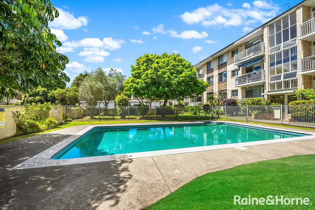 Sunlit Two Bedroom Apartment in Tranquil Complex