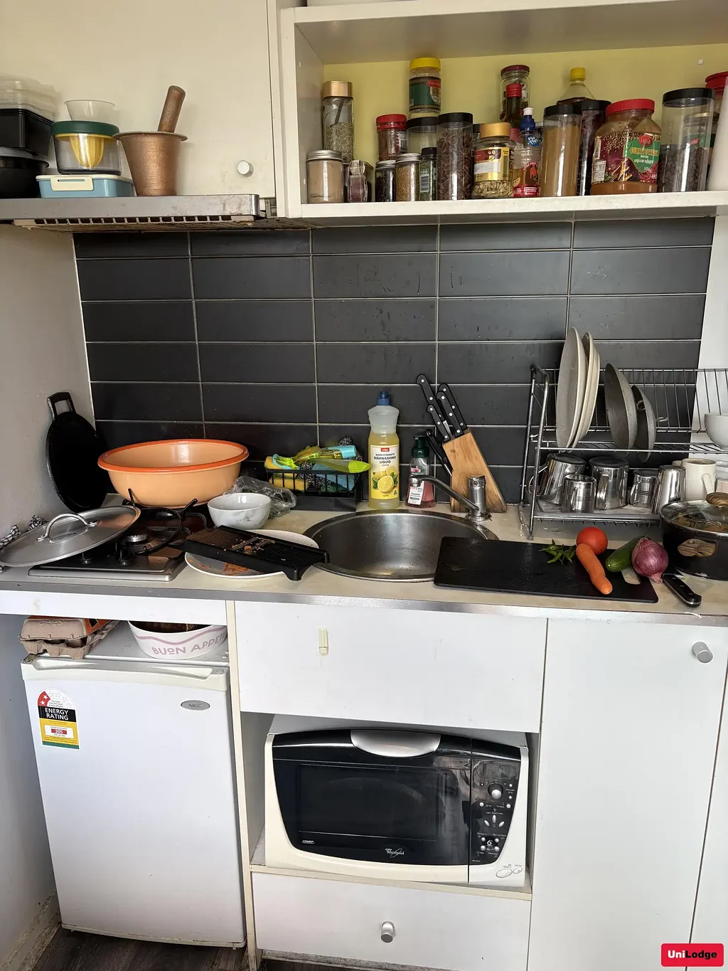 Hawthorn 1ห้องนอน Student Living with a carpark at $145-159,000