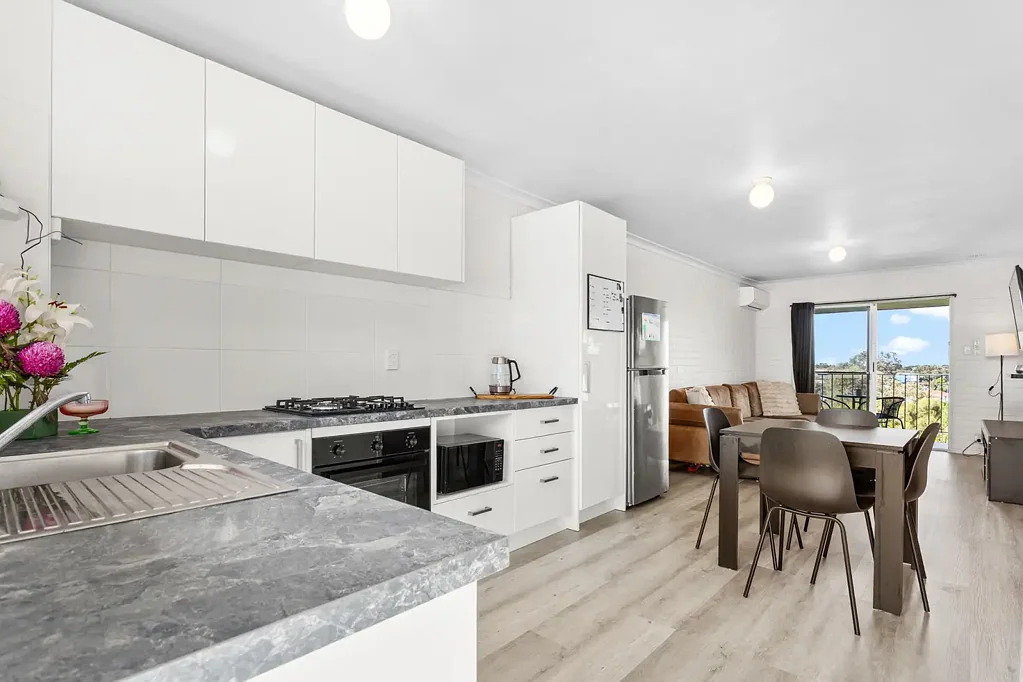 Hamilton Hill 2房  Top-Floor Apartment with Elevated Views