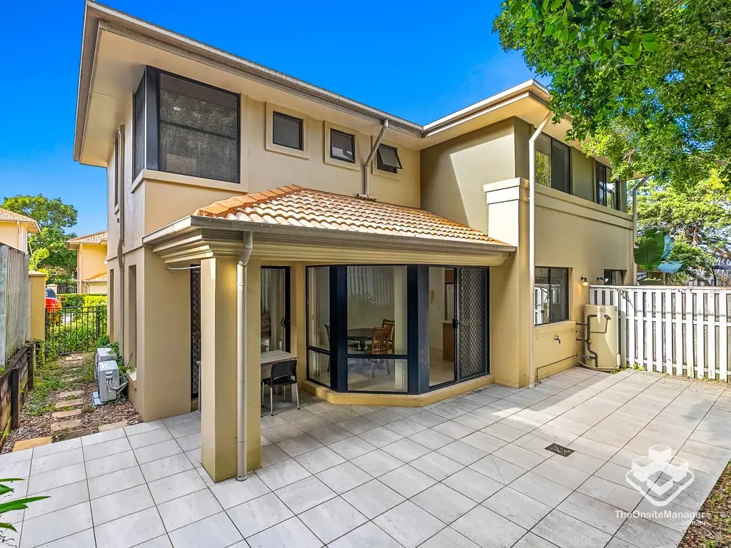 Varsity Lakes 3房  Stylish Three Bedroom, 2 Bathroom Townhouse in Varsity Lakes