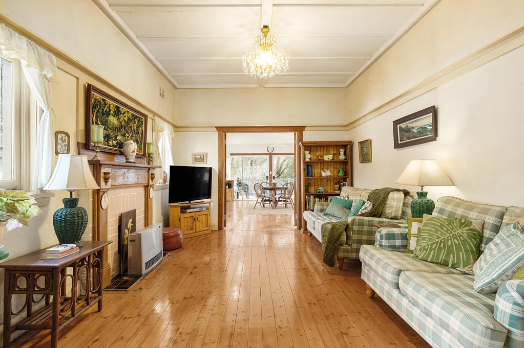 Lane Cove 3Moenga Cherished Family Home in a Tightly-Held Location