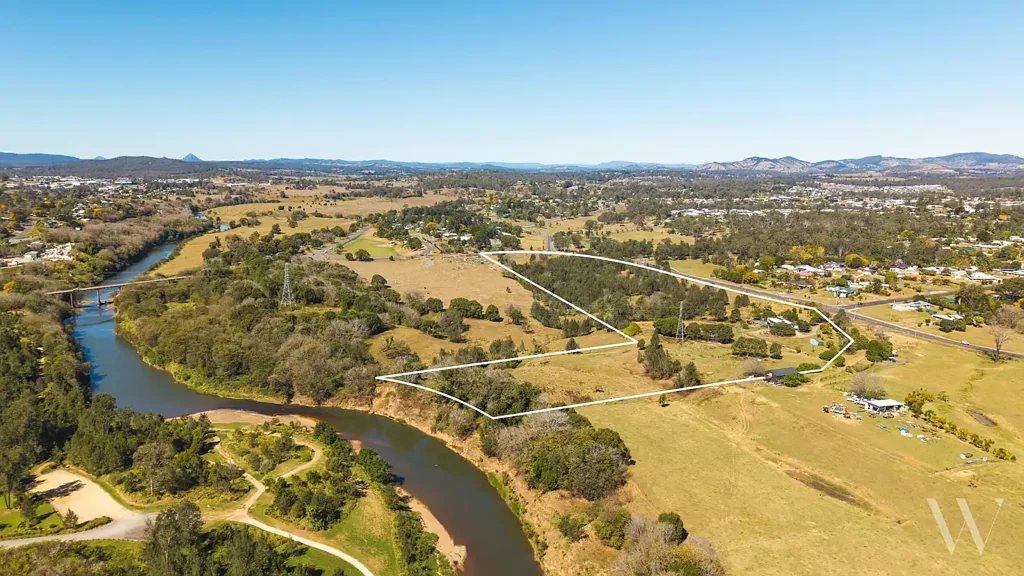 Southside RARE 22.7-ACRE OPPORTUNITY ACROSS TWO TITLES