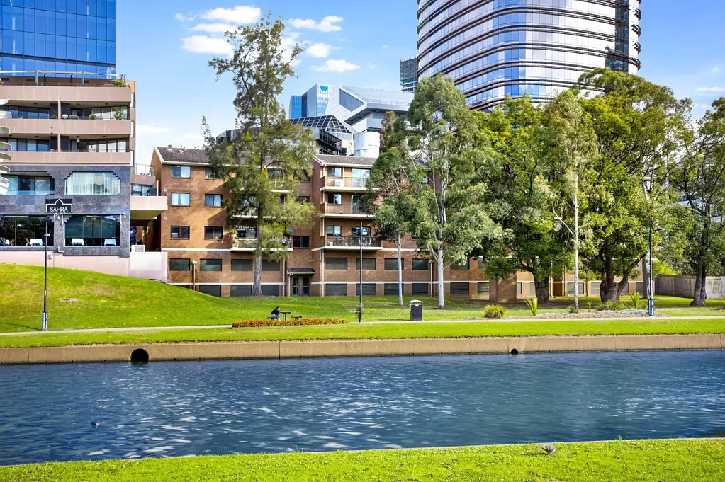 SUPERBLY RENOVATED UNIT IN THE HEART OF PARRAMATTA
