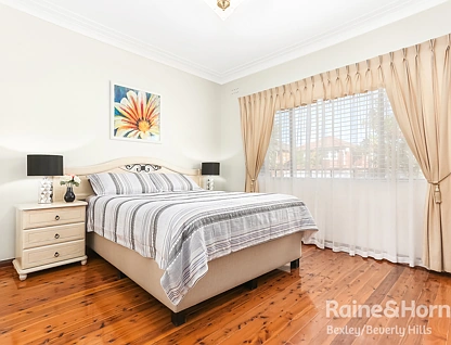 76 Staples Street, Kingsgrove, NSW 2208, 4房, 2浴, 独立屋