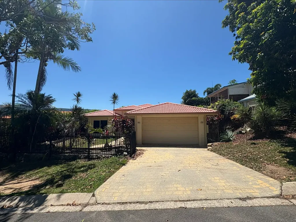 Family home in Beautiful Trinity Beach