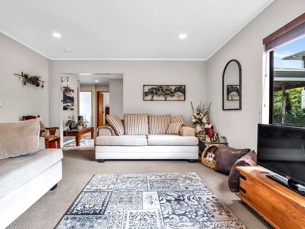 Otumoetai 3房  Rare Ridge Street Find - Private, Sunny & Spacious