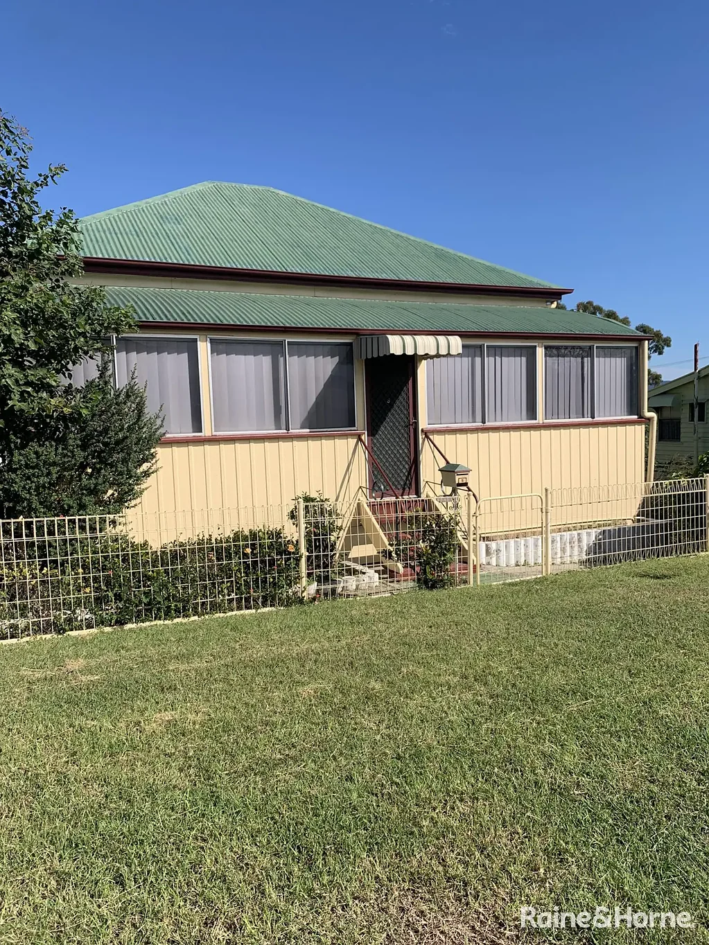 UNIQUE 3 BEDROOM HOME IN A CENTRAL LOCATION!