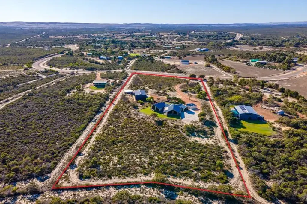 Jurien Bay 4部屋 UNDER CONTRACT by EBONY