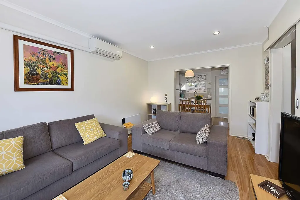 Reservoir 2 Slaapkamer MOVE STRAIGHT IN AND ENJOY PARKSIDE LIVING AT EDWARDES LAKE