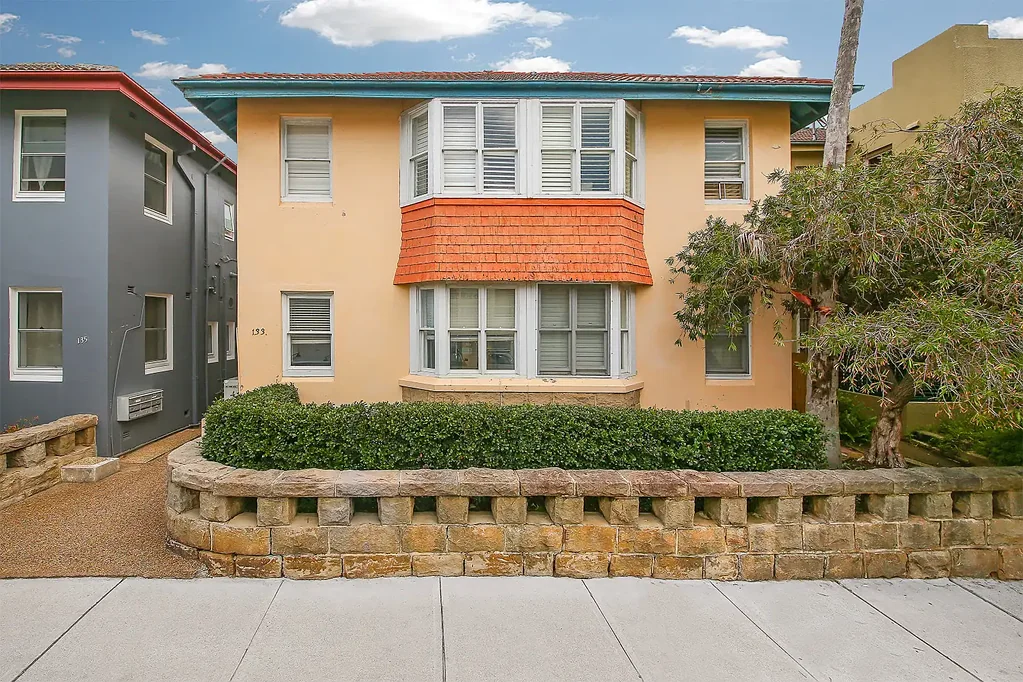 Charming 2-Bedroom Apartment in the Heart of North Bondi
