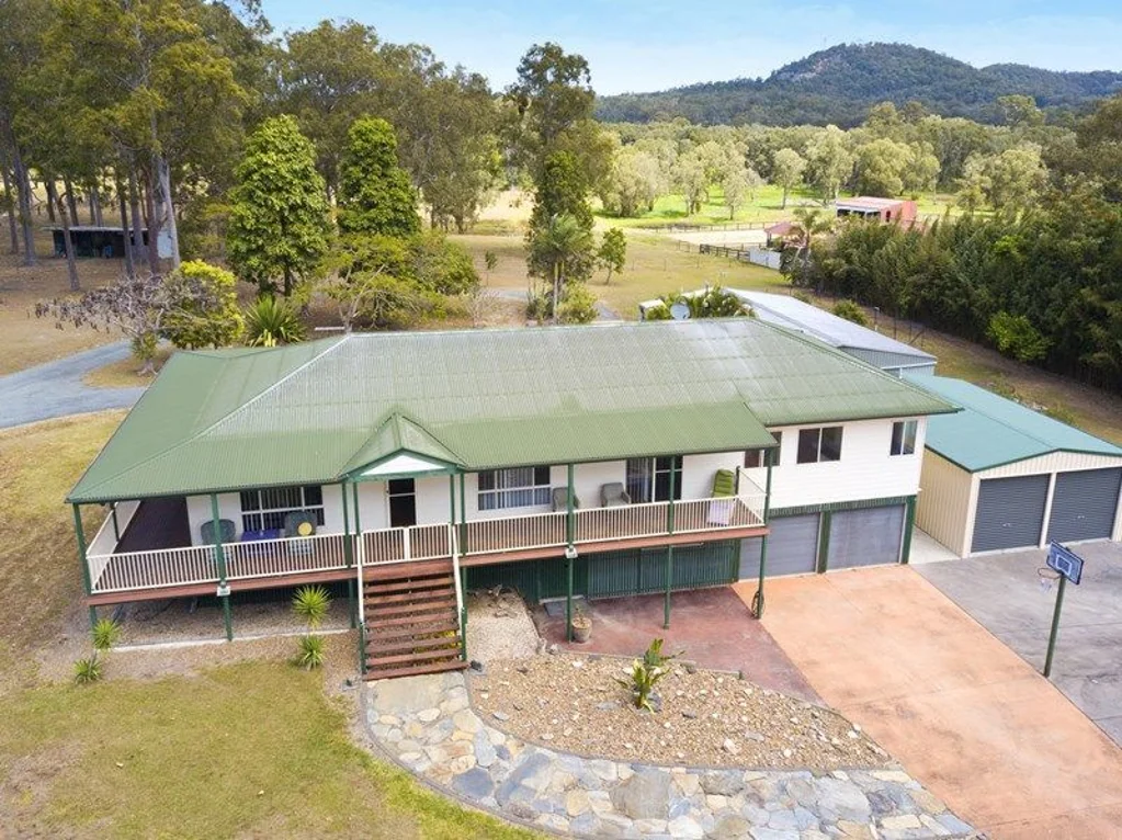 Alberton 6Phòng ngủ Calling all Tradies, Horse Lovers, Big Machinery, Extended Families!